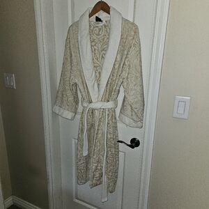 Tahari Cream and Gold Patterned Bathrobe